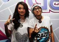 Dara dan Mitha tampil santai dengan kaus putih. Gusmun/detikHOT.