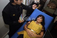 Melalui pengobatan Tali Jiwo, Jenny berharap ia bisa segera kembali ataupun melupakan sang mantan kekasih yang berprofesi pengusaha batubara sepenuhnya.