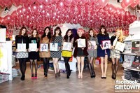 Dalam rangka mempromosikan album teranyar mereka yang bertajuk 'I Got A Boy', SNSD mengunjungi SMTOWN Pop-Up Store di Lotte Young Plaza, Myeong-dong, Seoul. (SME).