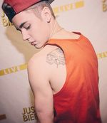 Justin Bieber Pamer Tato Baru