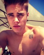 Justin Bieber Pamer Tato Baru