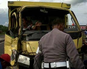 Truk Vs Truk, Sopir Luka Parah