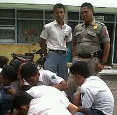 Puluhan Pelajar SMU di Bojonegoro Dirazia Satpol PP