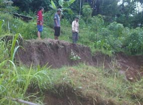 Tebing Retak 150 Meter, Belasan KK di Pacitan Mengungsi