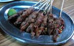 Slruup.. Hangat Gurih Tongseng dan Sate Kambing untuk Penumpas Lapar