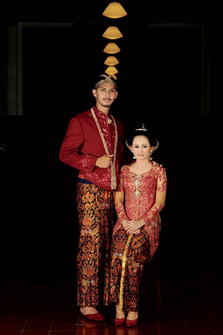 Rini Rachmawati & Glene Ananta R Adat Jawa (dok. Wolipop)