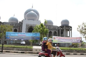 Surat Larangan Diedarkan, Perempuan di Lhokseumawe Masih Ngangkang