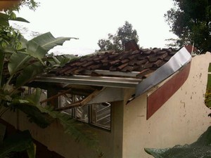 Atap SD di Sukajaya Bogor Ambruk, 26 Siswa Terluka