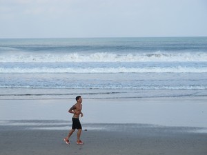 Coba Nih! 4 Kegiatan Seru di Pantai Kuta, Bali