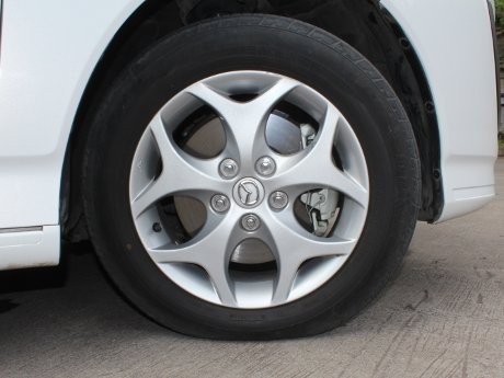 Pertarungan Toyota NAV1, Mazda Biante dan Nissan Serena