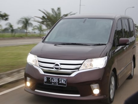 Pertarungan Toyota NAV1, Mazda Biante dan Nissan Serena