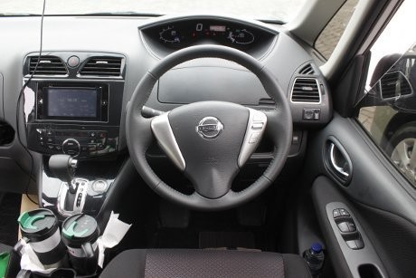 Pertarungan Toyota NAV1, Mazda Biante dan Nissan Serena