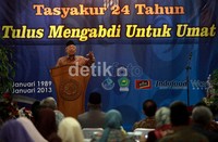 Ketua Komisi Fatwa MUI KH Ma'ruf Amin memberikan sambutan.