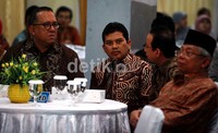 Wakil Menteri Pariwisata dan Industri Kreatif Sapta Nirwandar (kiri) serta Wakil Menteri Kesehatan Ali Ghufron (tengah) juga hadir dalam acara tersebut.