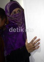 Nazar Bersaksi untuk Istrinya