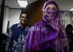Nazar Bersaksi untuk Istrinya