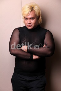 Disebut sebagai perusak rumah tangga Kiki 'D'Rayu', Tata pun seperti mencoba untuk tenang.