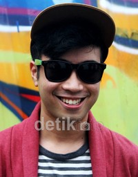 Senyum lebar Vidi Aldiano. Gusmun/detikHOT.