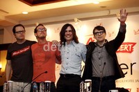 Rivers Cuomo, Patrick Wilson, Brian Bell, dan Scott Shriner siap gebrak Jakarta malam ini.