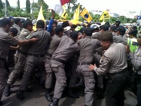 Demo Mahasiswa Pasuruan Berlangsung Ricuh