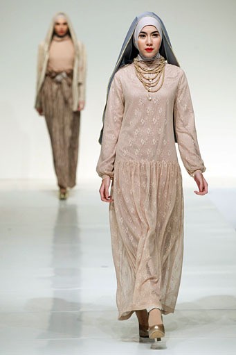 Up2Date by Irna Mutiara Retrospection. Ballroom Hotel Mulia. Senayan. Jakarta. [Photo: Agung Prambudhy/Wolipop]