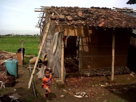 Belasan Rumah Rusak Diterpa Puting Beliung di Semarang