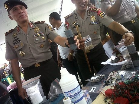 Tim Gegana Ledakkan Bom Milik Terduga Teroris Poso di Mataram