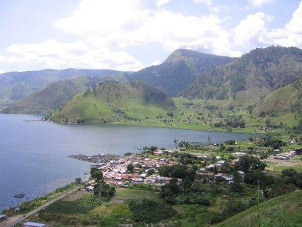  Pemandangan  Cantik Danau  Toba  Ada di Desa Tongging