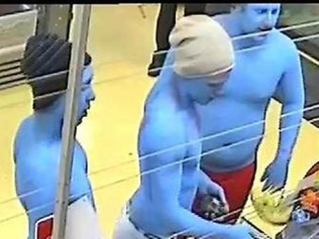 Serang Warga, 4 Pria Smurf Diburu Polisi Australia