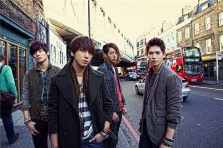 Ingin Kesan Eksotis, CNBlue Pose di Jalanan London untuk Album Baru