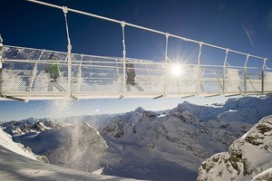Dahsyat! Swiss Punya Jembatan Gantung Tertinggi di Eropa