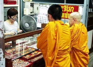 Thailand Punya Pasar Bertabur Keberuntungan