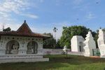 Kanoman, Pasar Asyik & Keraton Antik di Cirebon