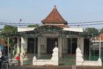 Kanoman, Pasar Asyik & Keraton Antik di Cirebon