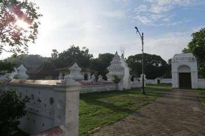 Kanoman, Pasar Asyik & Keraton Antik di Cirebon
