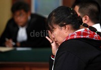 Hukuman ini lebih rendah dari tuntutan Jaksa Penuntut Umum (JPU) yaitu 4 tahun penjara.