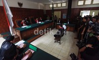 Irene 'Kill Bill' Tupessy divonis 2,5 tahun penjara yang diputuskan di Pengadilan Negeri Jakarta Pusat.