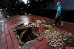 Lubang Menganga di Pedestrian Jalan Gatot Subroto
