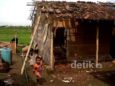 Belasan Rumah Rusak Diterjang Puting Beliung