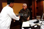 Berpakaian Betawi, Jokowi Rapat Bahas MRT