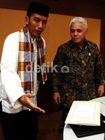 Berpakaian Betawi, Jokowi Rapat Bahas MRT