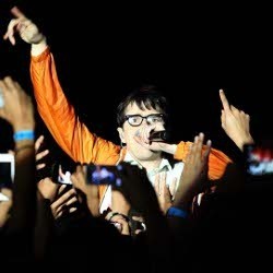 Konser Penantian 18 Tahun Weezer di Jakarta