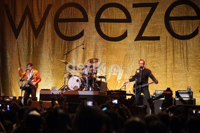 Aksi Perdana Weezer di Jakarta