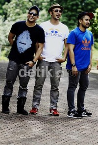 Namun kemudian Oktober 2012, JMono mengaku didepak dari band yang telah ia dirikan tersebut.