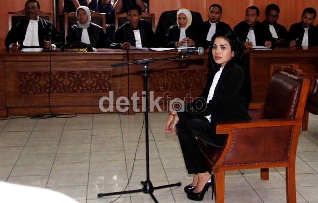 Sidang Perdana, Hidung Nikita Mirzani Diplester