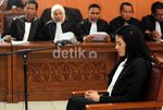 Sidang Perdana, Hidung Nikita Mirzani Diplester