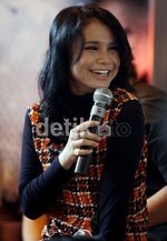 Rossa Berat Lepas Jilbab