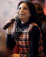 Rossa Berat Lepas Jilbab