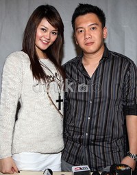 Kabar gembira dari pihak Vanilla karena aku mau menikah. Umur aku udah 25 tahun, tahun lalu aku juga udah tunangannya, ucapnya.