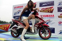 Selain itu, Xeon RC ini memiliki bobot yang lebih ringan dan ramping dibandingkan kompetitornya. Ini menjadikannya lebih lincah bermanuver seperti Nighhawk saat meliuk-liuk dilangit.